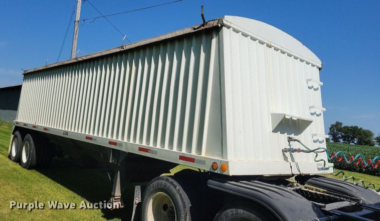 image for item DR4322 1993 Helwood grain trailer