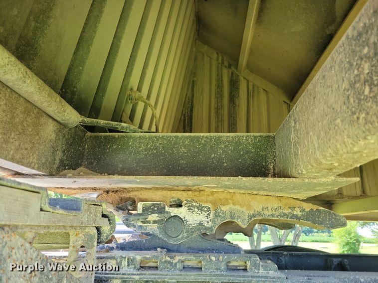 image for item DR4322 1993 Helwood grain trailer