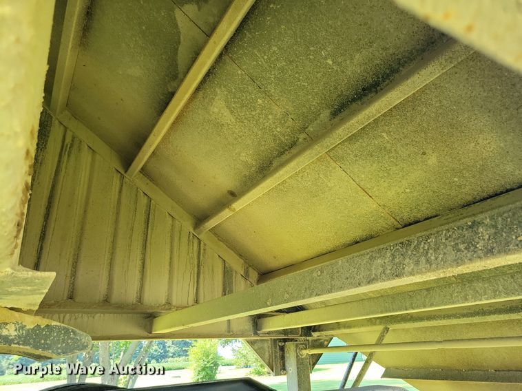 image for item DR4322 1993 Helwood grain trailer