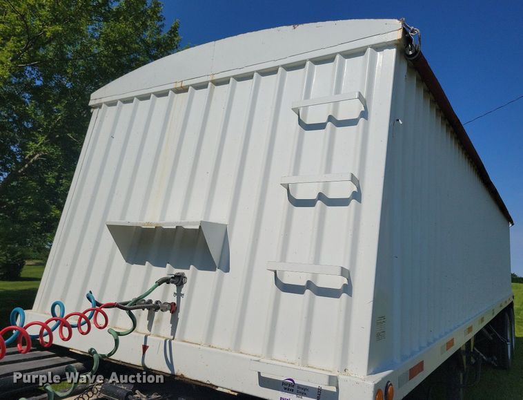 image for item DR4322 1993 Helwood grain trailer