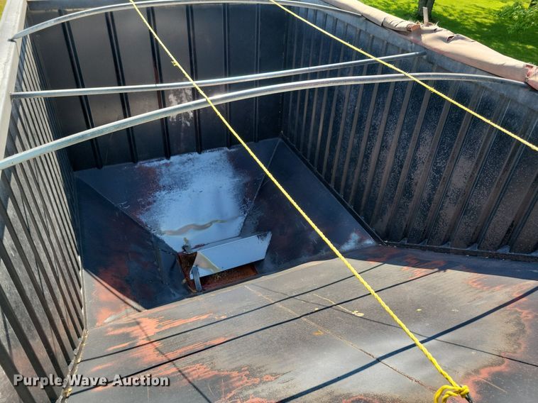 image for item DR4322 1993 Helwood grain trailer