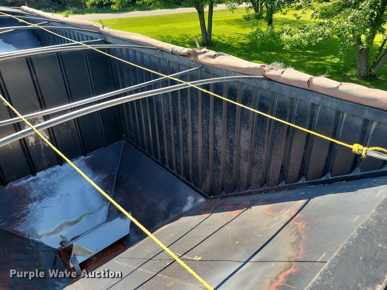 image for item DR4322 1993 Helwood grain trailer