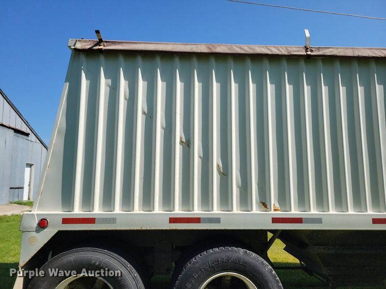 image for item DR4322 1993 Helwood grain trailer