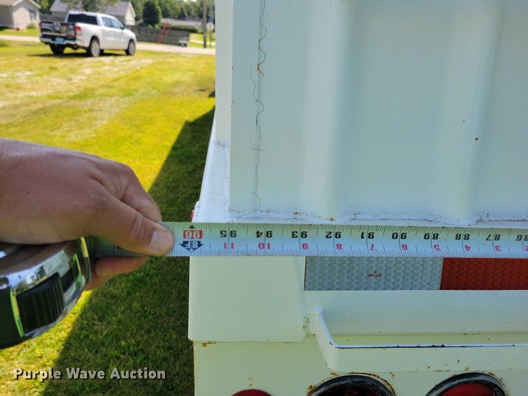 image for item DR4322 1993 Helwood grain trailer