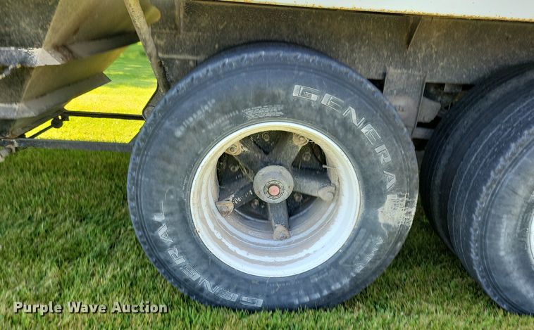 image for item DR4322 1993 Helwood grain trailer