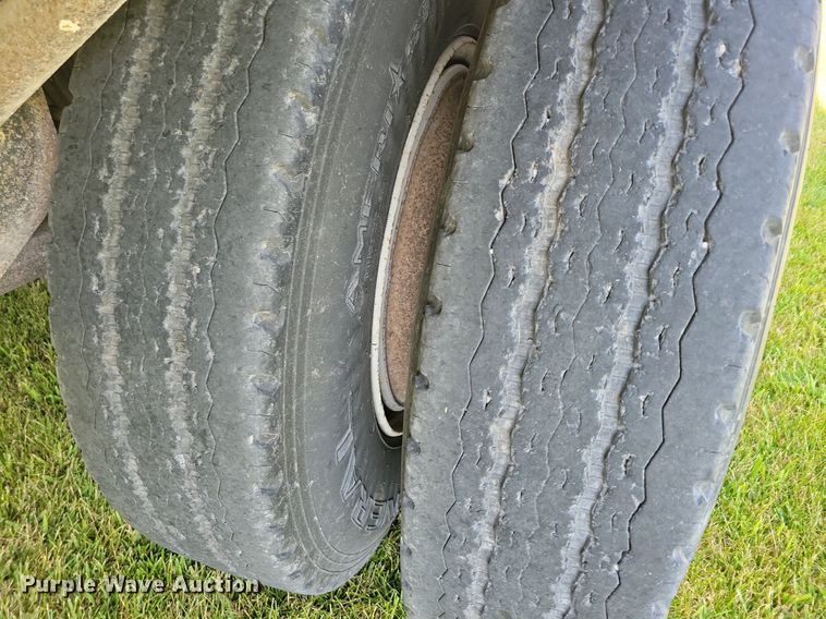 image for item DR4322 1993 Helwood grain trailer