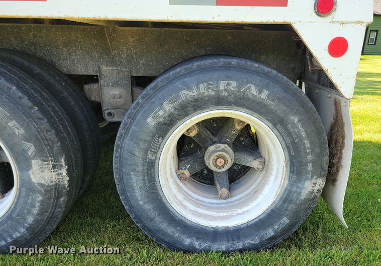 image for item DR4322 1993 Helwood grain trailer