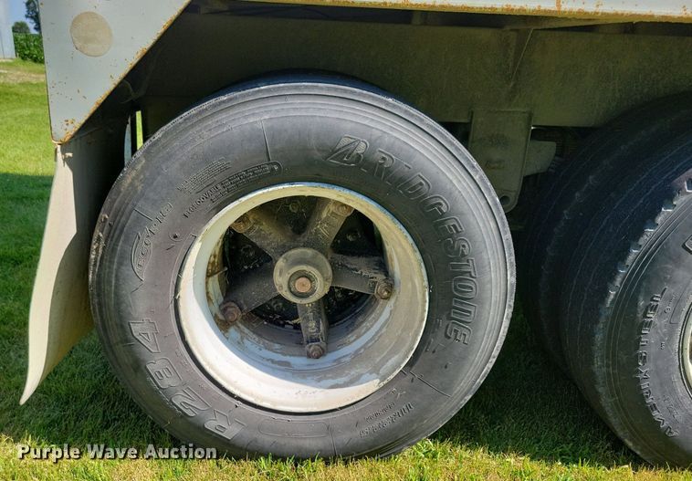 image for item DR4322 1993 Helwood grain trailer