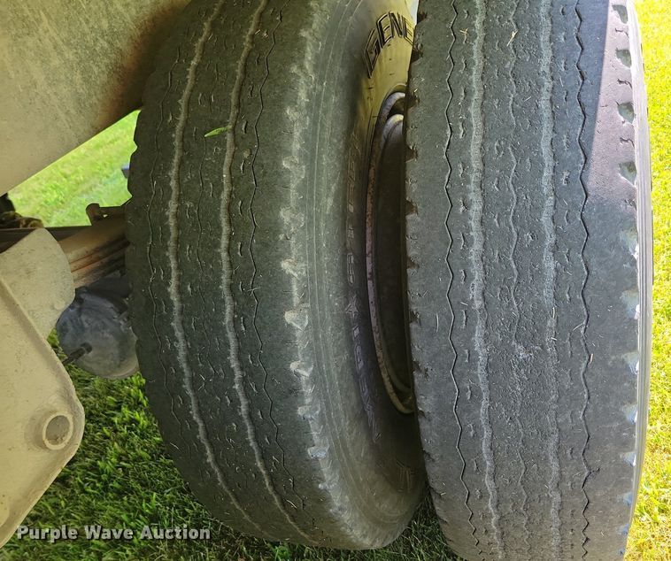 image for item DR4322 1993 Helwood grain trailer