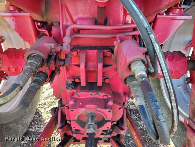 image for item DT0778 1977 International-Harvester Hydro 186 tractor