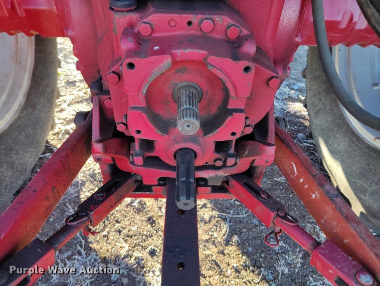 image for item DT0778 1977 International-Harvester Hydro 186 tractor