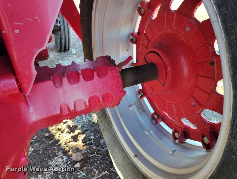 image for item DT0778 1977 International-Harvester Hydro 186 tractor