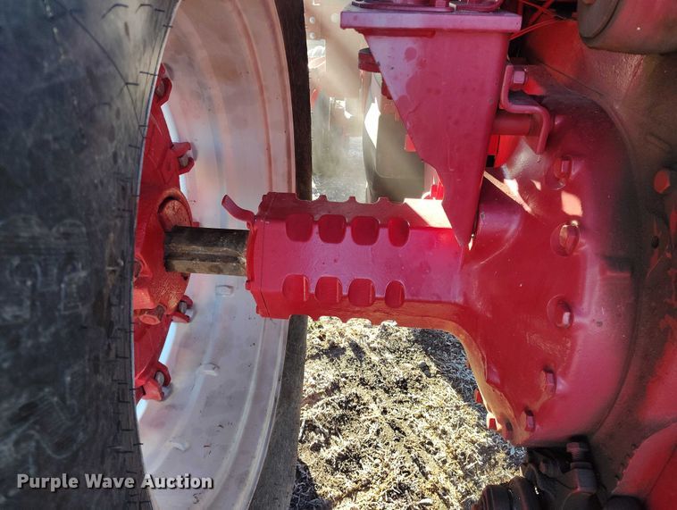 image for item DT0778 1977 International-Harvester Hydro 186 tractor