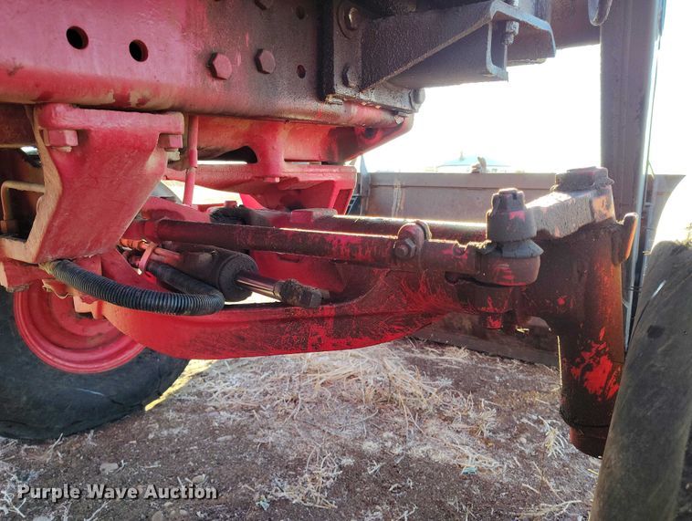 image for item DT0778 1977 International-Harvester Hydro 186 tractor