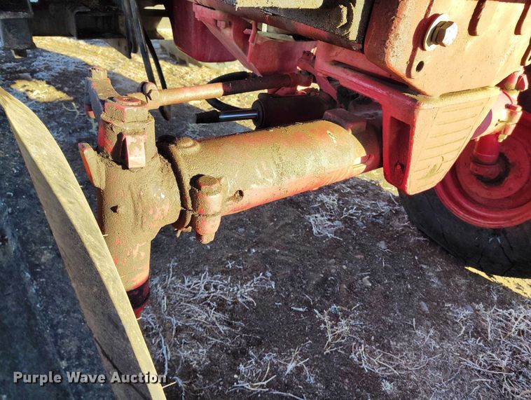 image for item DT0778 1977 International-Harvester Hydro 186 tractor