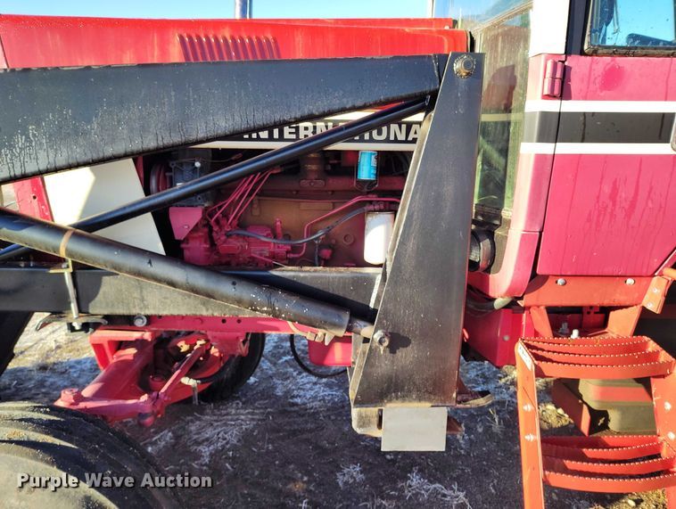 image for item DT0778 1977 International-Harvester Hydro 186 tractor