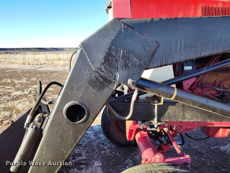 image for item DT0778 1977 International-Harvester Hydro 186 tractor