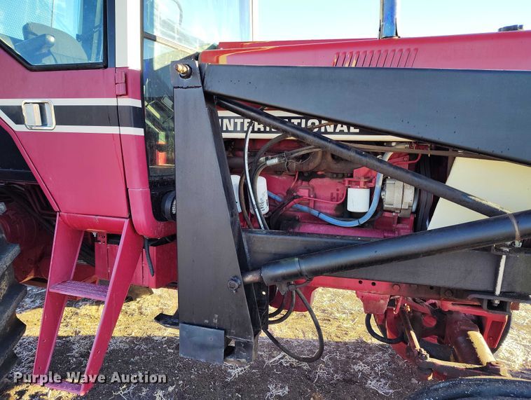 image for item DT0778 1977 International-Harvester Hydro 186 tractor