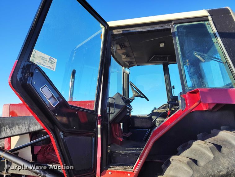 image for item DT0778 1977 International-Harvester Hydro 186 tractor