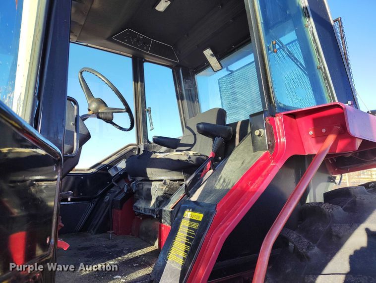 image for item DT0778 1977 International-Harvester Hydro 186 tractor