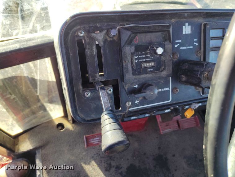 image for item DT0778 1977 International-Harvester Hydro 186 tractor