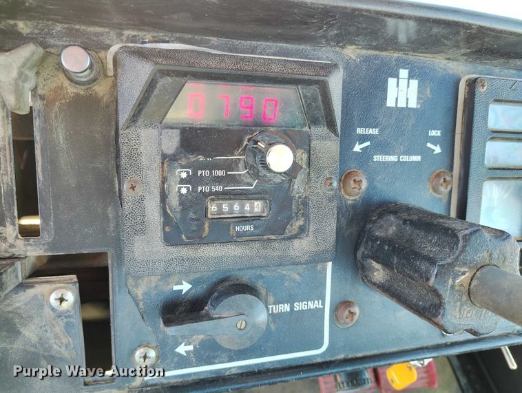 image for item DT0778 1977 International-Harvester Hydro 186 tractor