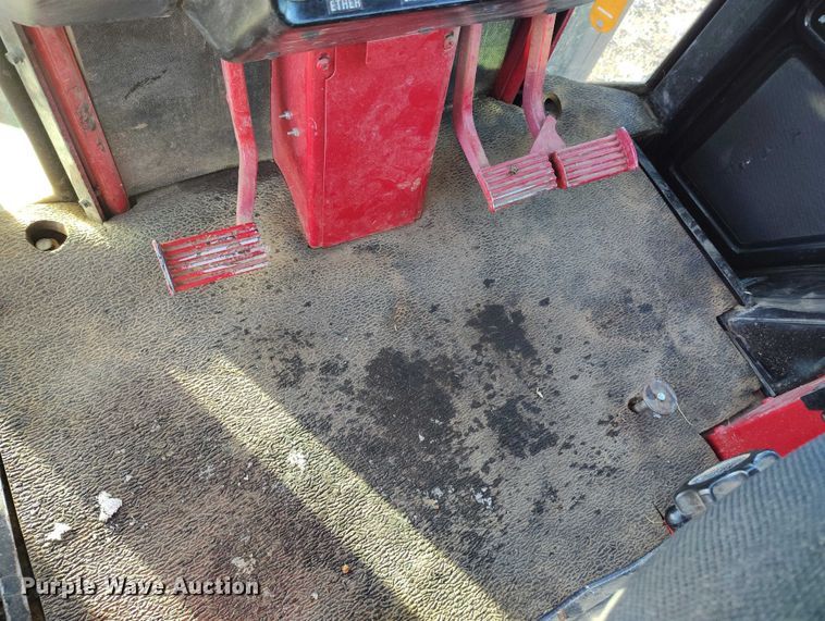 image for item DT0778 1977 International-Harvester Hydro 186 tractor