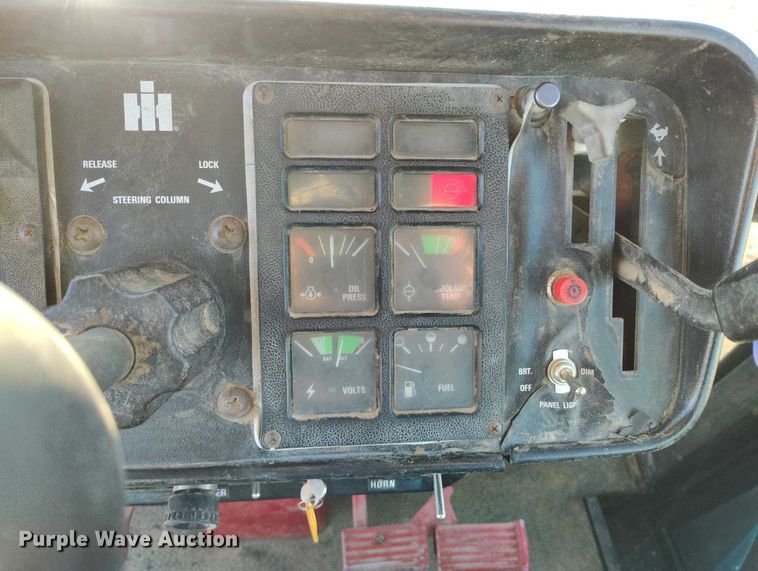 image for item DT0778 1977 International-Harvester Hydro 186 tractor