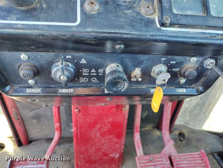 image for item DT0778 1977 International-Harvester Hydro 186 tractor