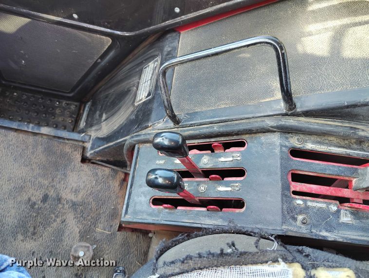 image for item DT0778 1977 International-Harvester Hydro 186 tractor