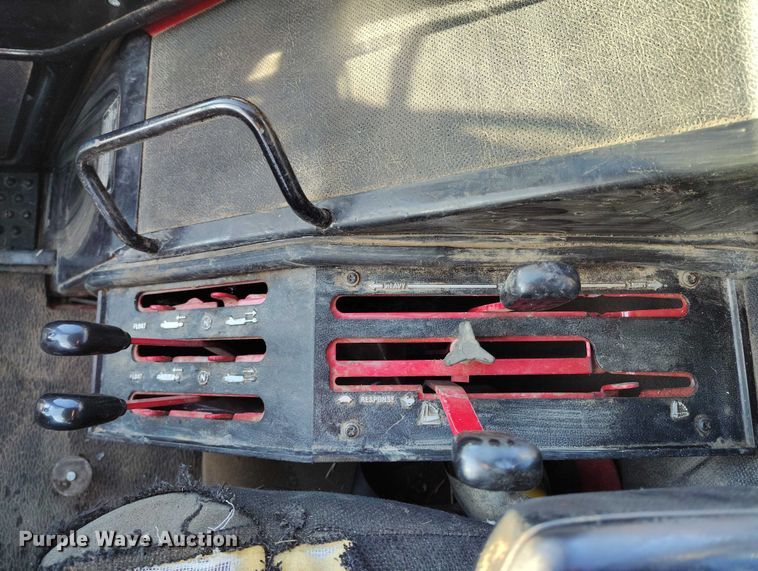 image for item DT0778 1977 International-Harvester Hydro 186 tractor