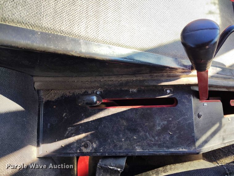 image for item DT0778 1977 International-Harvester Hydro 186 tractor