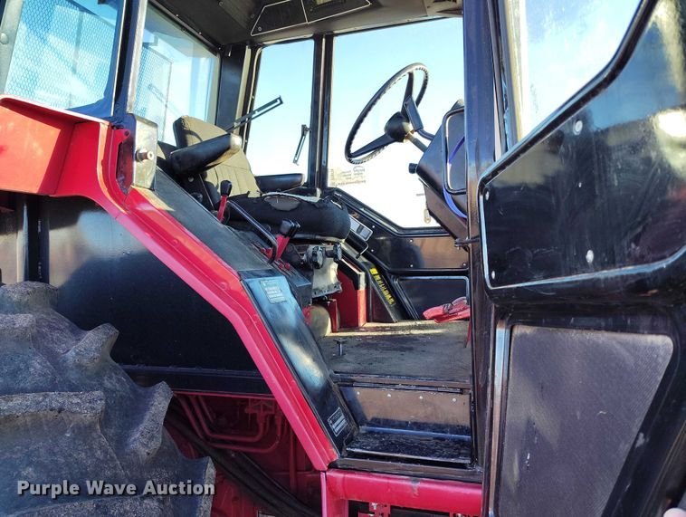 image for item DT0778 1977 International-Harvester Hydro 186 tractor