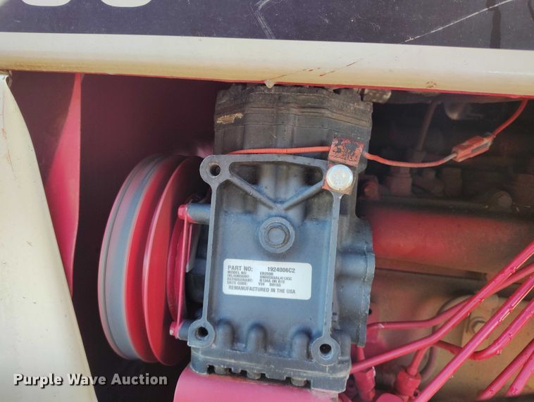 image for item DT0778 1977 International-Harvester Hydro 186 tractor