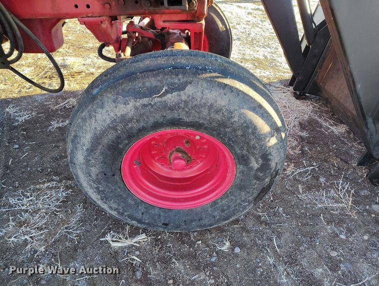 image for item DT0778 1977 International-Harvester Hydro 186 tractor