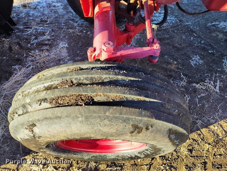 image for item DT0778 1977 International-Harvester Hydro 186 tractor