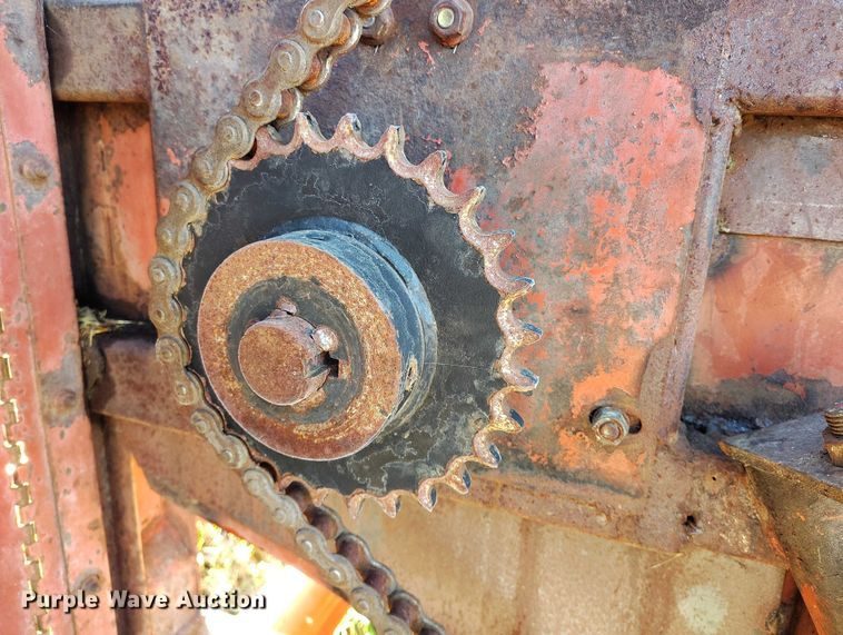 image for item DT0779 Hesston 4879 square bale processor