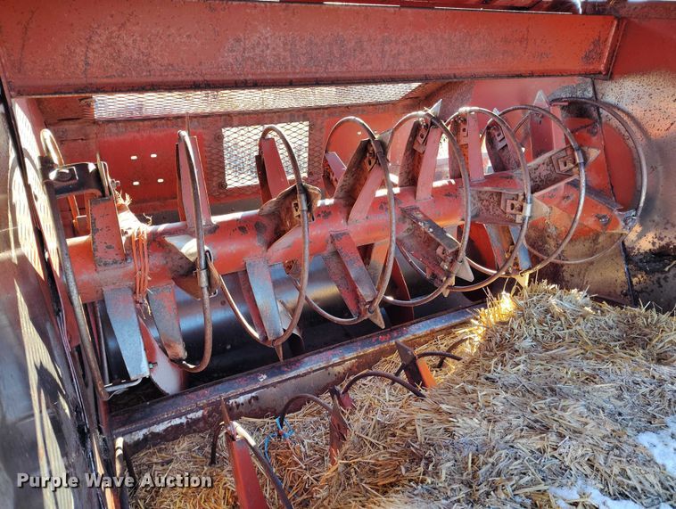 image for item DT0779 Hesston 4879 square bale processor