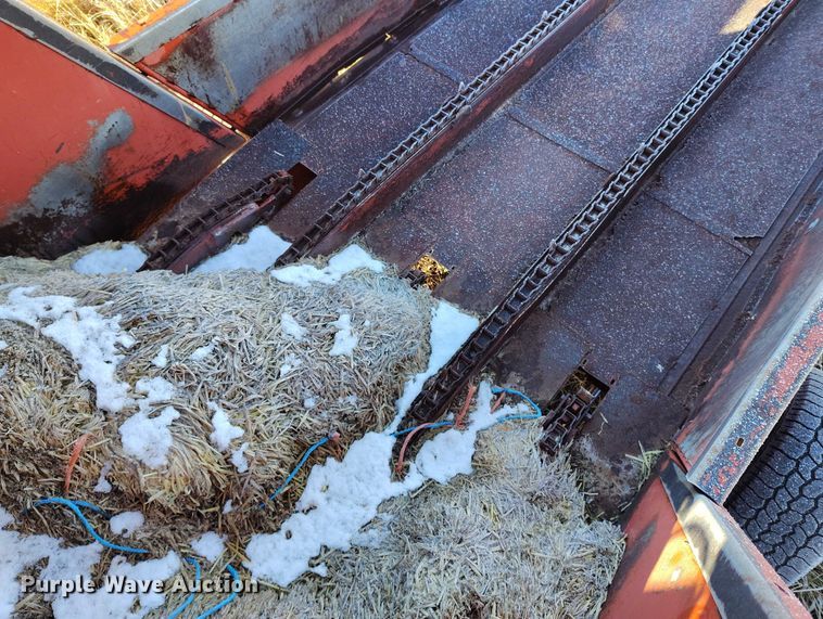 image for item DT0779 Hesston 4879 square bale processor