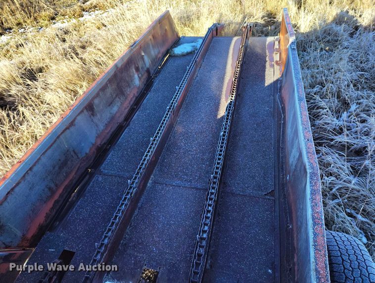 image for item DT0779 Hesston 4879 square bale processor