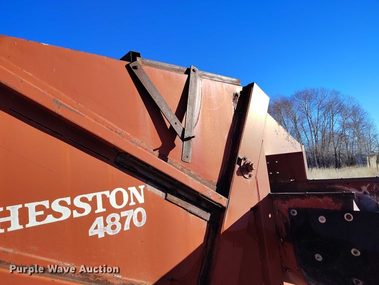 image for item DT0779 Hesston 4879 square bale processor