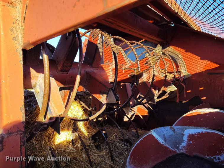 image for item DT0779 Hesston 4879 square bale processor