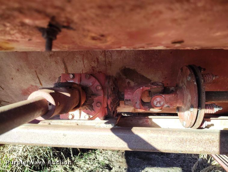 image for item DT0779 Hesston 4879 square bale processor