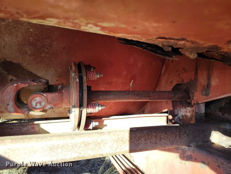 image for item DT0779 Hesston 4879 square bale processor