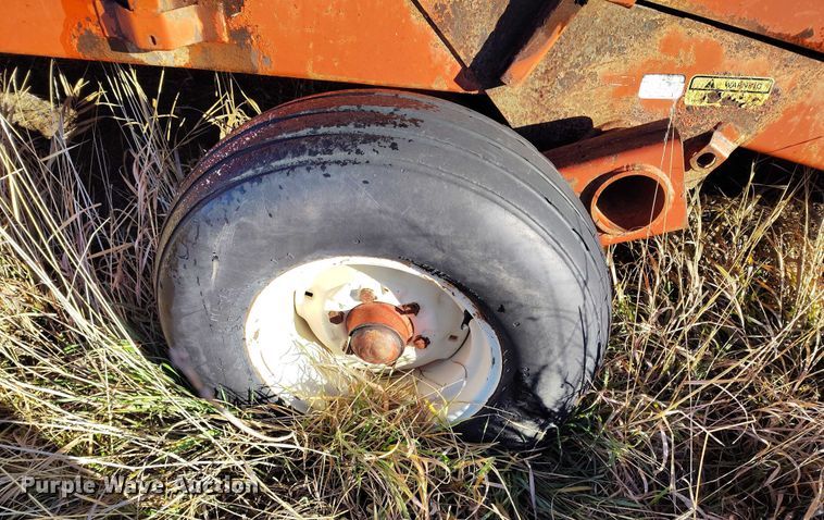 image for item DT0779 Hesston 4879 square bale processor