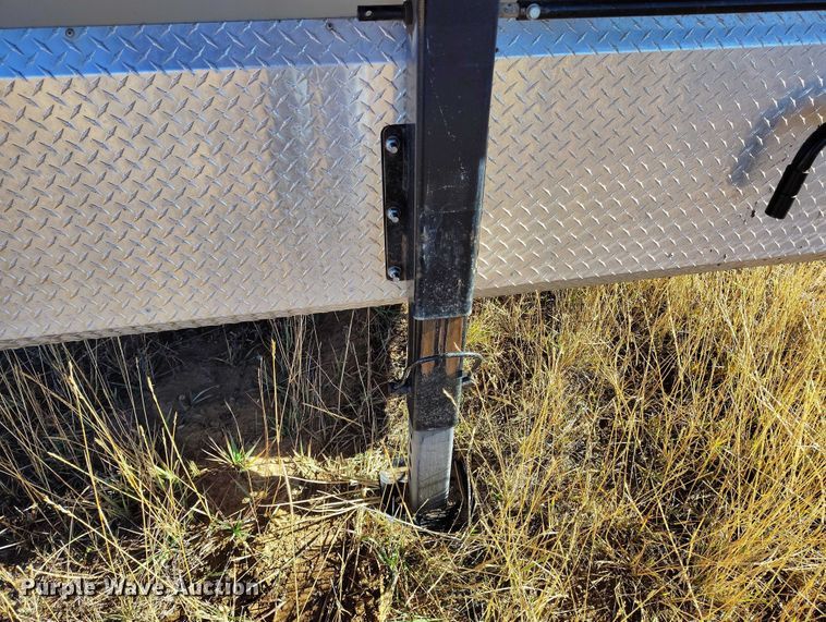 image for item DT0780 2020 Swift Built RMX24-27K livestock trailer