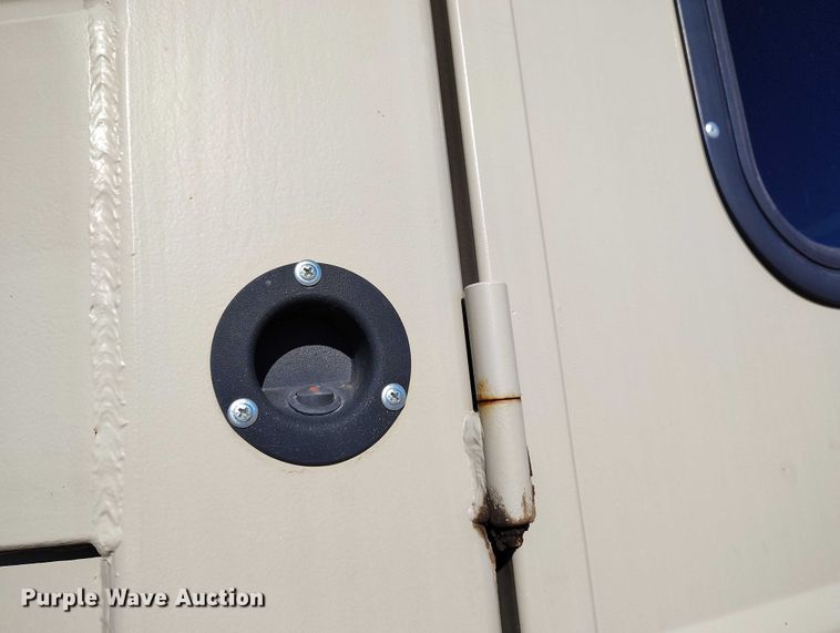 image for item DT0780 2020 Swift Built RMX24-27K livestock trailer