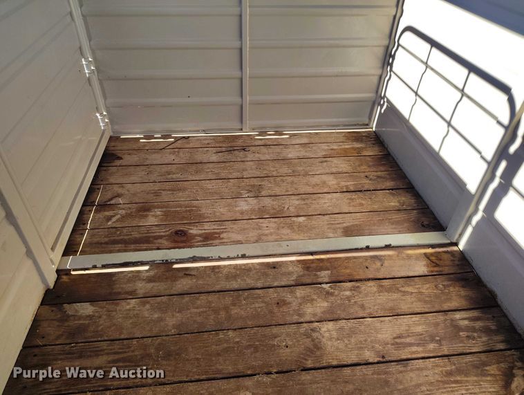 image for item DT0780 2020 Swift Built RMX24-27K livestock trailer