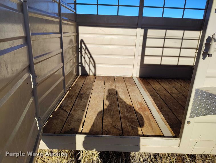 image for item DT0780 2020 Swift Built RMX24-27K livestock trailer