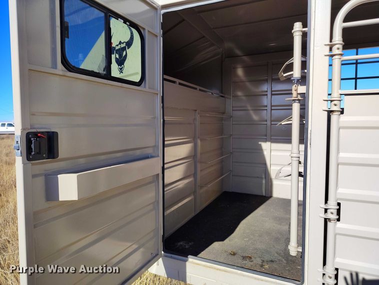 image for item DT0780 2020 Swift Built RMX24-27K livestock trailer